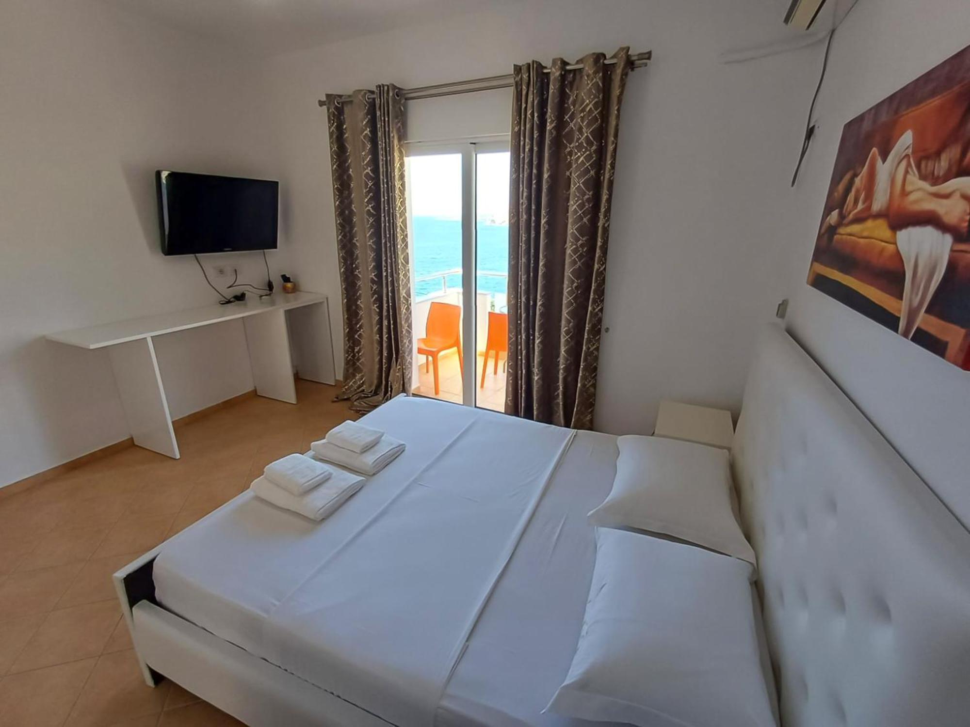 Hotel Sherifi Sarandë Exteriör bild