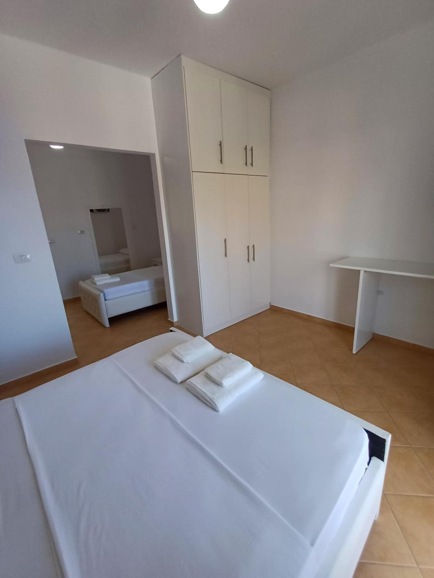 Hotel Sherifi Sarandë Exteriör bild